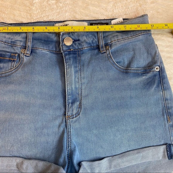 GARAGE Super Soft Retro High Waist Jean Short - Size: 03 - Picture 3 of 9